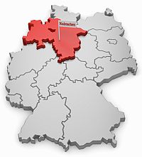 Mastín del Pirineo crescători și căței în Saxonia Inferioară,Germania de Nord, Frisia de Est, Emsland, Munții Harz